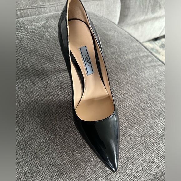 PRADA Patent Leather Pump (SINGLE SHOE) Amputee Luxury Footwear - Picture 3 of 5